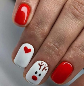 18 Insanely Cute Christmas Nail Design